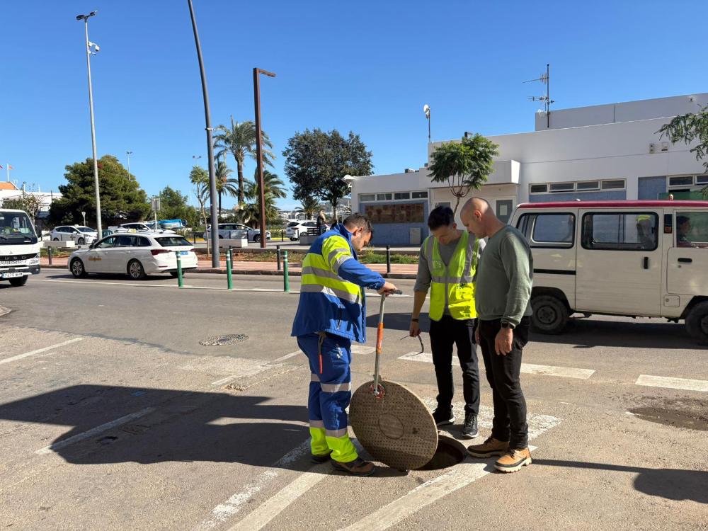 Imagen L’Ajuntament d’Eivissa executa treballs preventius de neteja i desembossament de clavegueram i activa un pla especial per l’alerta groga per pluges