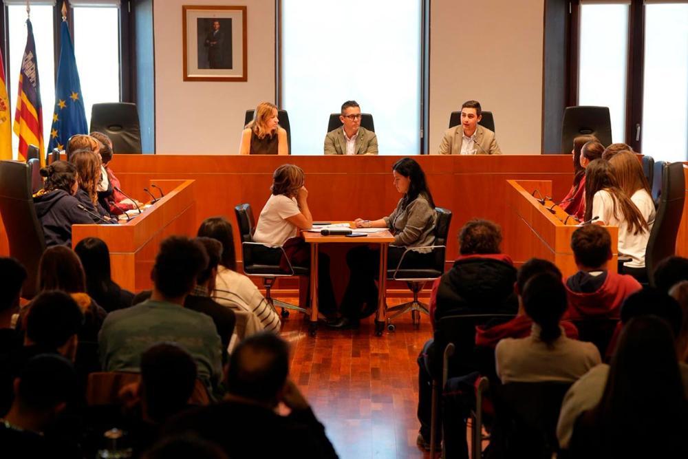 Imagen Ple Juvenil de l'Ajuntament d'Eivissa, celebrat aquest divendres a la Sala de Plens de Can Botino