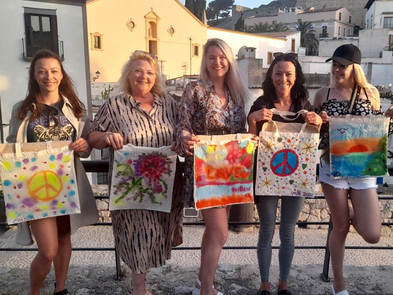 Imagen Visita a Dalt Vila y taller de pintura sobre tela