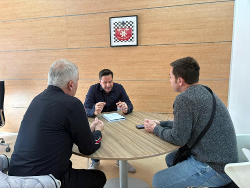 associacions majoritàries d’assalariats i titulars del taxi