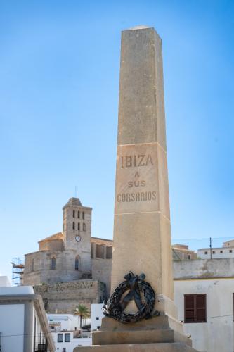 Imagen ¿Sabías que Ibiza posee el único monumento a los corsarios del mundo?
