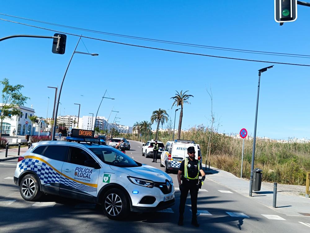 Imatge La Policia Local d'Eivissa realitza diversos controls durant el cap...