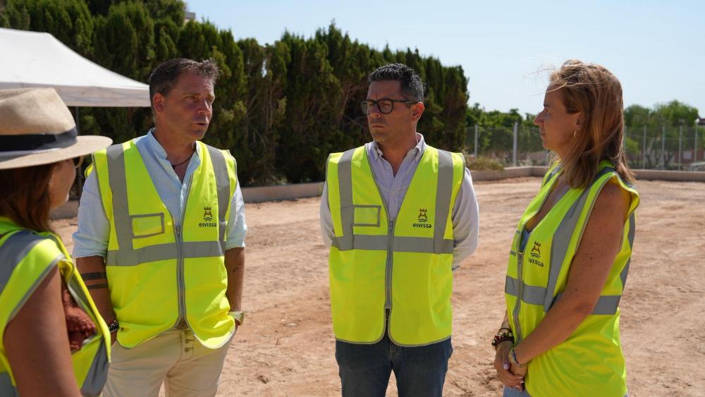 Imagen El alcalde de Eivissa visita las obras de las nuevas pistas de tenis de...