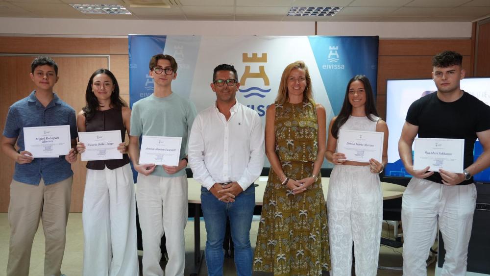 Imatge L'Ajuntament d'Eivissa reconeix l'excel·lència acadèmica de...