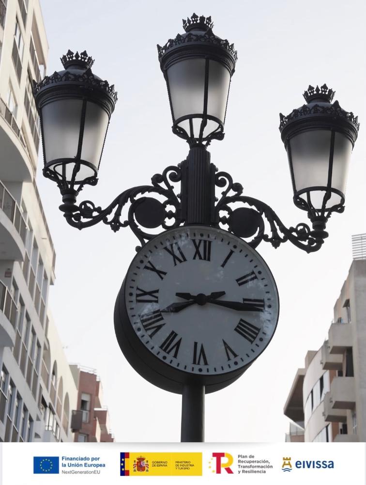 Imatge L'Ajuntament d'Eivissa inaugura el nou rellotge de Vara de Rey i...