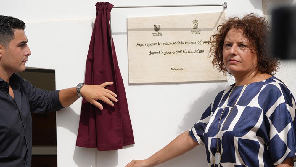 Imatge Eivissa inaugura una capella memorial al Cementeri Vell dedicada a les...