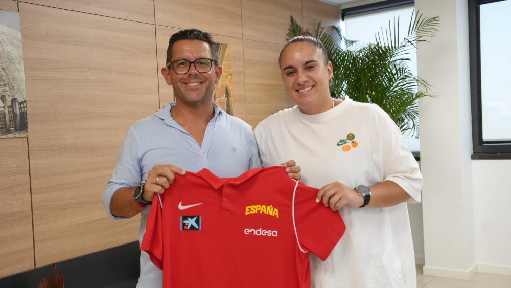 Imatge L'alcalde d'Eivissa rep Cristina Miguel de la Rosa per...