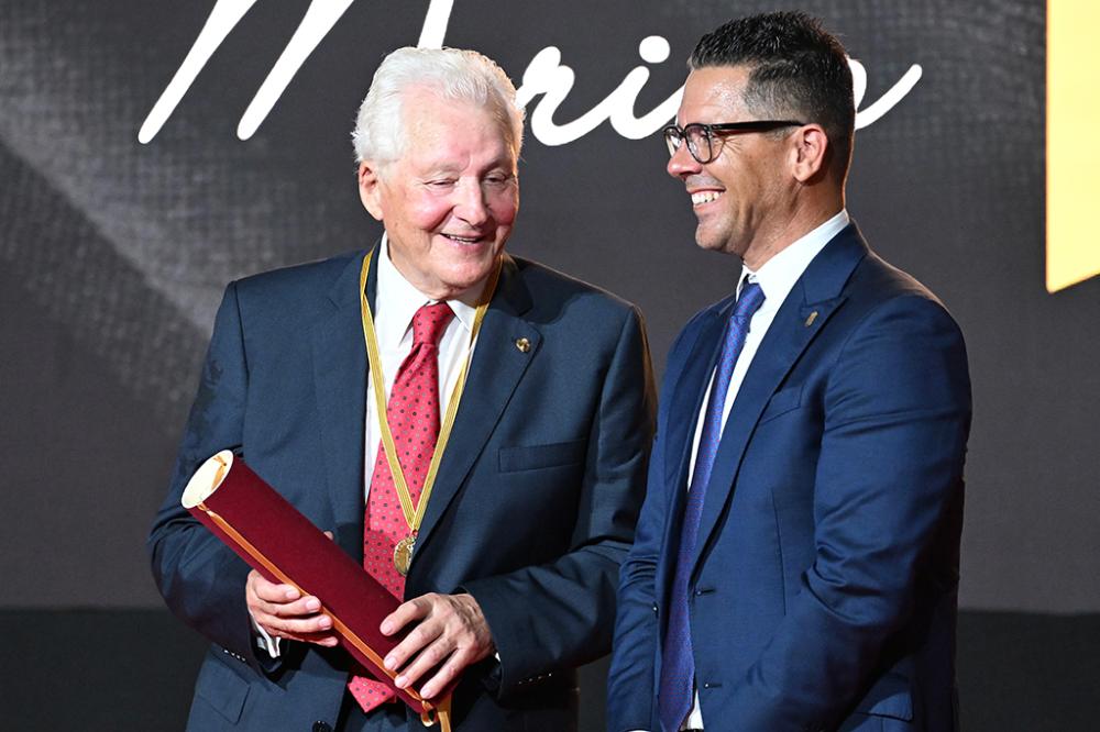 Imatge El pediatra Eladio Merino Tapia rep la Medalla d'Or 2026 de la...