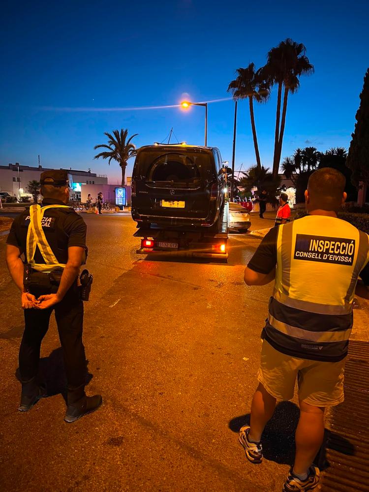 Imagen El Ayuntamiento de Eivissa y el Consell intensifican la lucha contra el transporte ilegal con un dispositivo conjunto que permite denunciar a dos vehículos VTC