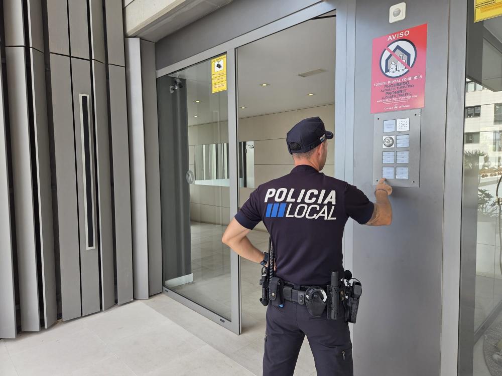 Imagen La Policía Local de Eivissa y el Consell denuncian cuatro pisos...
