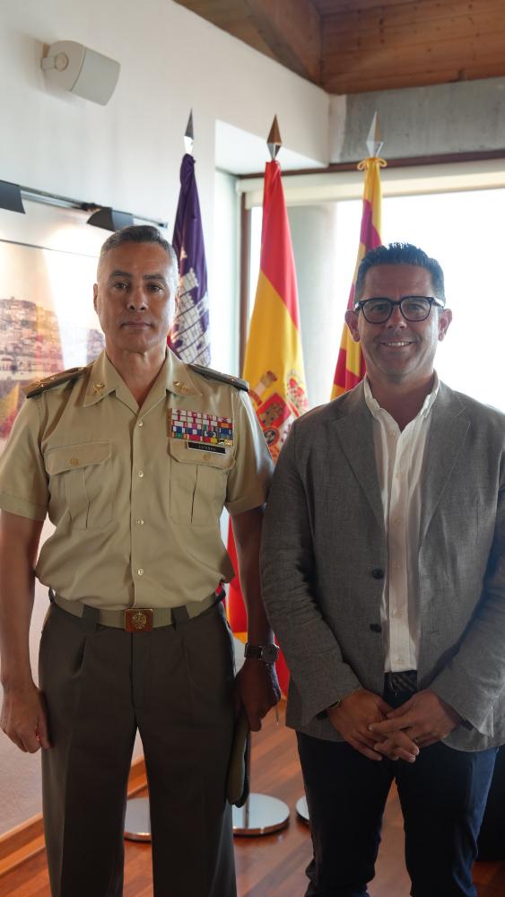Imatge Visita institucional a Can Botino del nuevo Comandante general de...