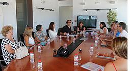 Imagen Representants d'Unicef revisen amb tècnics de l'Ajuntament l'elaboració del Pla de la Infància