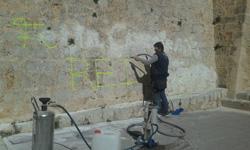 Imagen L'Ajuntament d'Eivissa elimina una pintada apareguda a la muralla al costat del Portal Nou