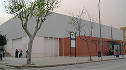 Imagen El Ayuntamiento de Eivissa instala una pantalla y asientos en el polideportivo de es Pratet para el partido UD Ibiza-FC Barcelona