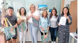 Imagen El Ayuntamiento de Eivissa entrega los premios a las personas ganadoras del sorteo del Día de la Madre.