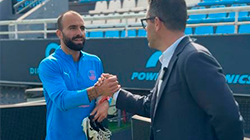 Imatge L’alcalde Rafael Triguero dona suport a la UD Ibiza abans del play-off i...