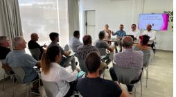 Imagen Els ajuntaments d’Eivissa i Sant Josep de sa Talaia presenten als agents econòmics i socials la reforma de la principal avinguda de Platja d’en Bossa, que comença a executar-se la primera setmana d’octubre