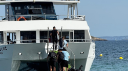 Imagen El Ayuntamiento de Eivissa sanciona a tres empresas de “party boats”